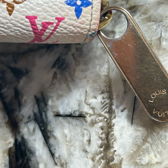 Authentic Rare Multicolour White Zippy Wallet - Picture 11 of 14